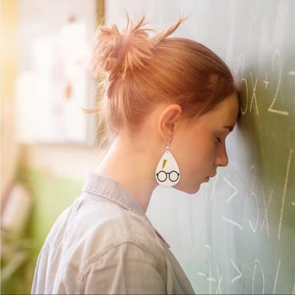 Harry Potter Leather Earrings - Picture 4 of 6